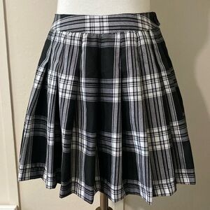Forever 21 Black and White Plaid Skirt, Size Small